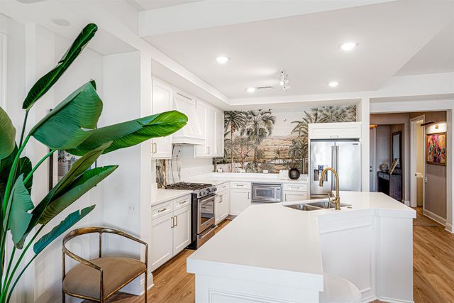 717 S Riverside Dr Apt 1205, Memphis, TN 38103