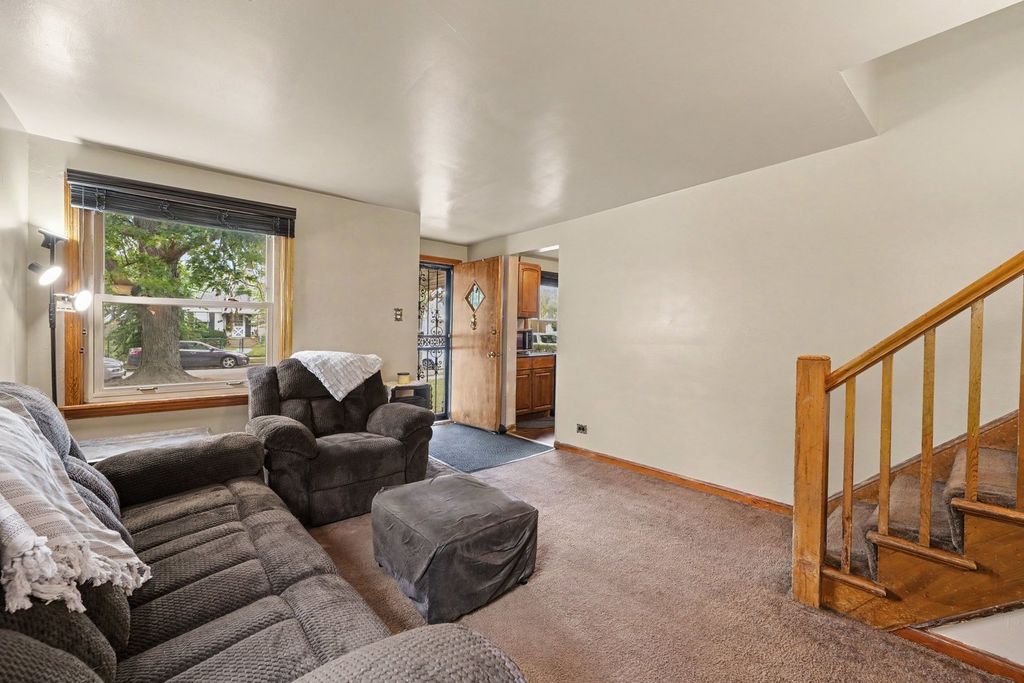 11112 S avenue c Avenue, Chicago, IL 60617 — photo 3