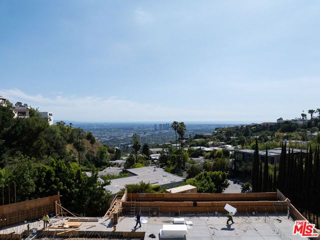 1868 N Doheny Drive, Los Angeles, CA 90069