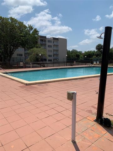 6950 Miami Gardens Dr 2-211, Hialeah, FL 33015