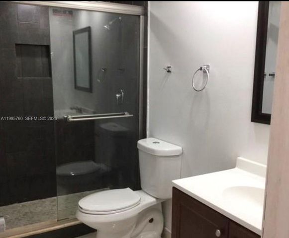 6950 Miami Gardens Dr 2-211, Hialeah, FL 33015