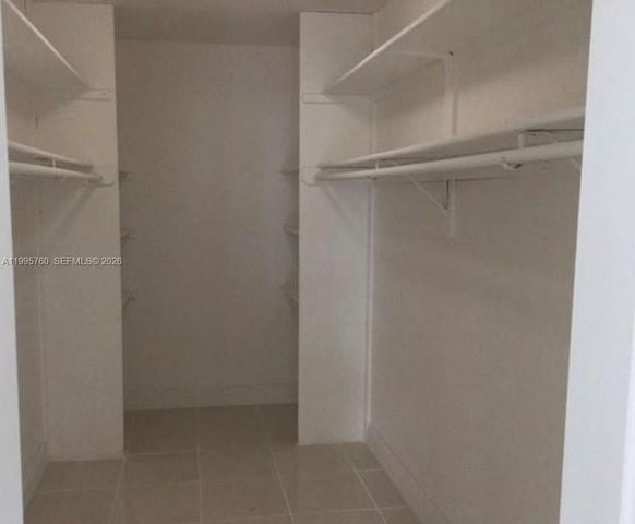 6950 Miami Gardens Dr 2-211, Hialeah, FL 33015