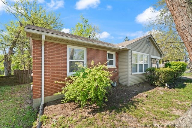 806 Elmwood Avenue, New Albany, IN 47150