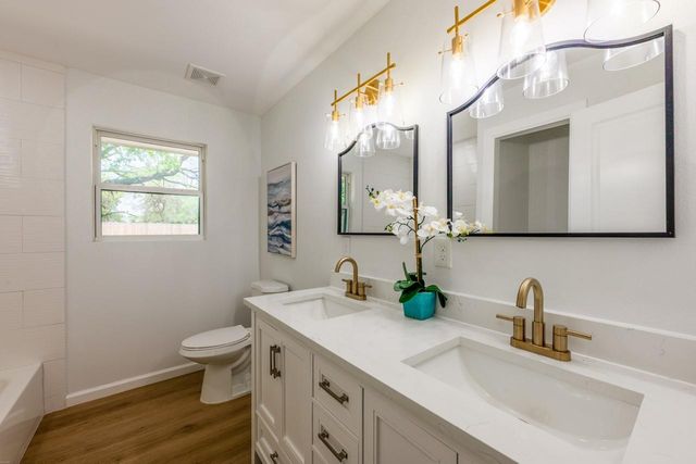 106 Heron, Highland Haven, TX 78654