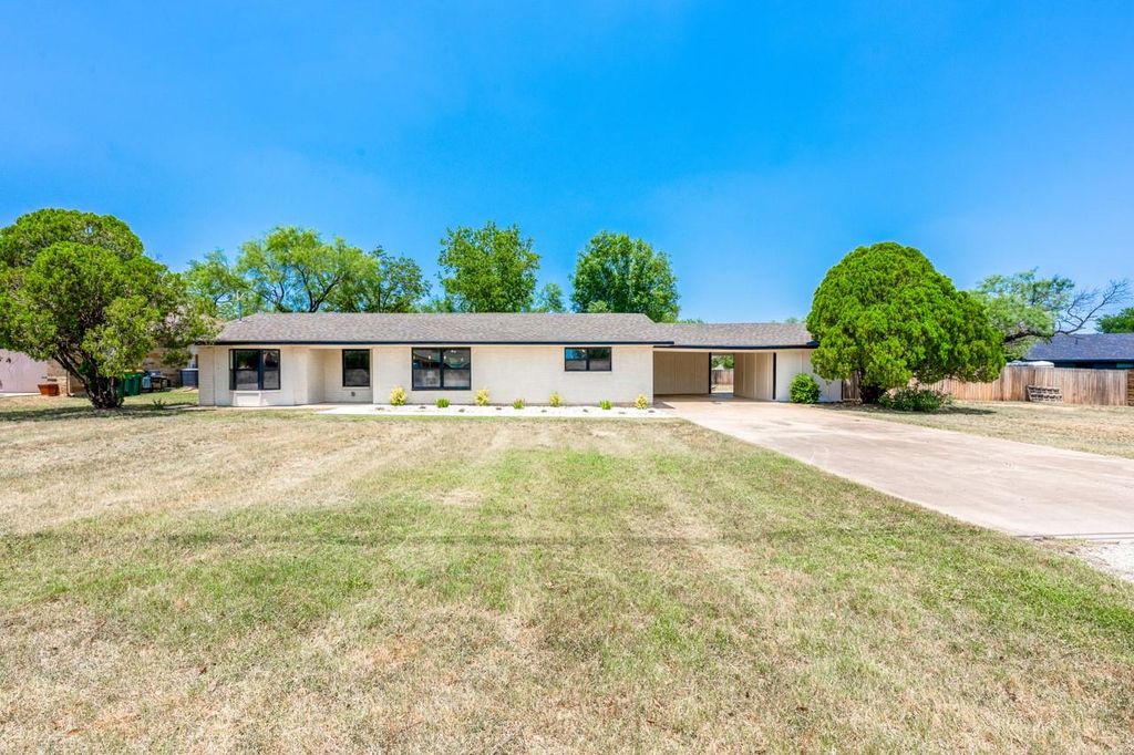 106 Heron, Highland Haven, TX 78654
