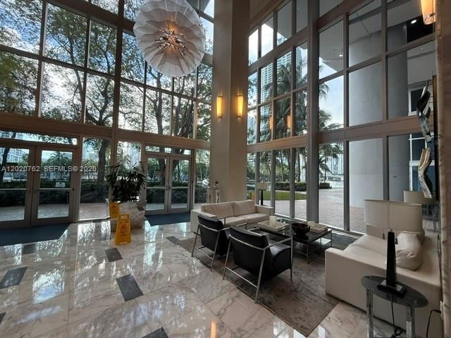 185 SW 7th St 3803, Miami, FL 33130