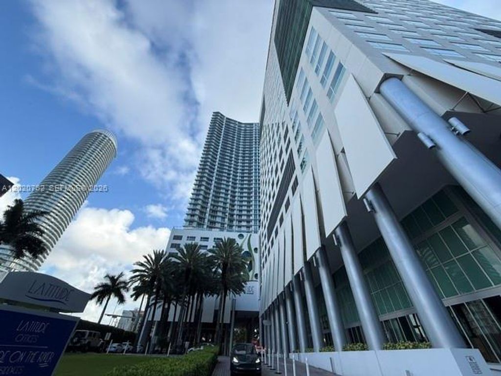 185 SW 7th St 3803, Miami, FL 33130