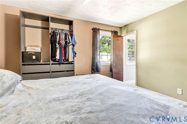 14217 Central Ave, Chester, VA 23836