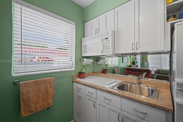 1525 Meridian Ave 202, Miami Beach, FL 33139