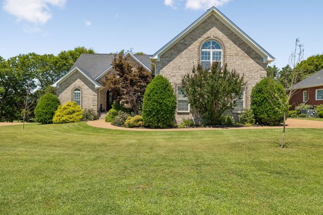 402 Five Oaks Blvd, Lebanon, TN 37087