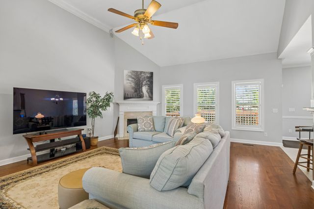 402 Five Oaks Blvd, Lebanon, TN 37087