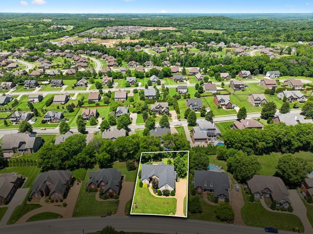 402 Five Oaks Blvd, Lebanon, TN 37087
