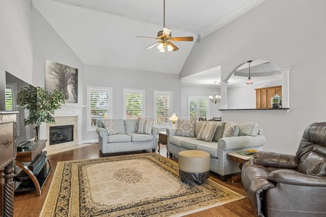 402 Five Oaks Blvd, Lebanon, TN 37087