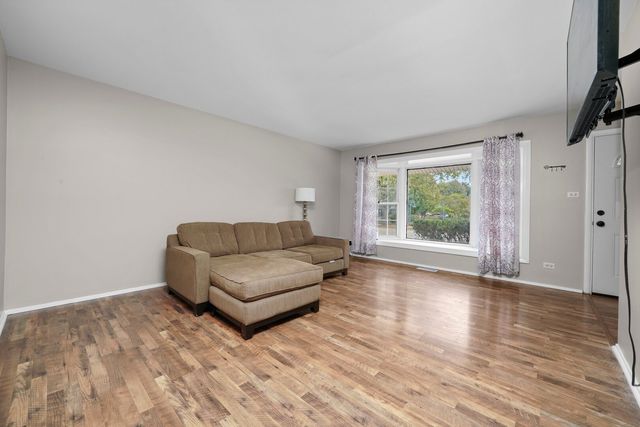 1490 Highland Boulevard, Hoffman Estates, IL 60169