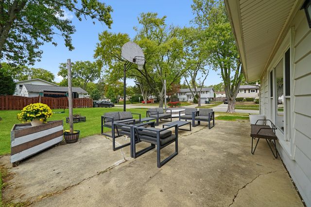 1490 Highland Boulevard, Hoffman Estates, IL 60169