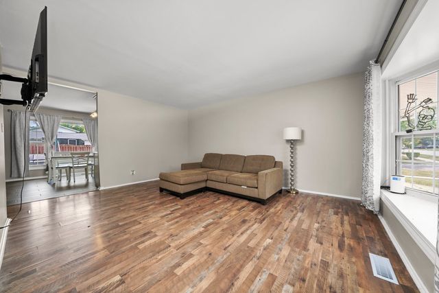 1490 Highland Boulevard, Hoffman Estates, IL 60169