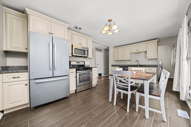 1490 Highland Boulevard, Hoffman Estates, IL 60169