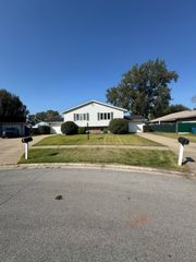 506-10 Ben Drive, Schererville, IN 46375