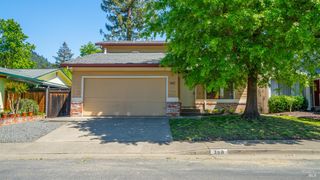 360 Raven Ct, Healdsburg, CA 95448