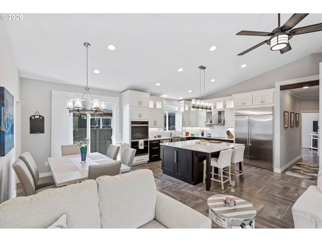 3220 Natalie Way, Bandon, OR 97411