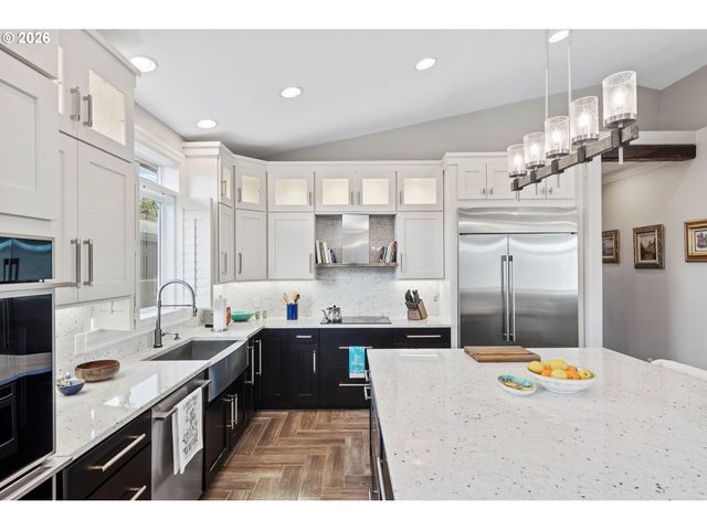 3220 Natalie Way, Bandon, OR 97411