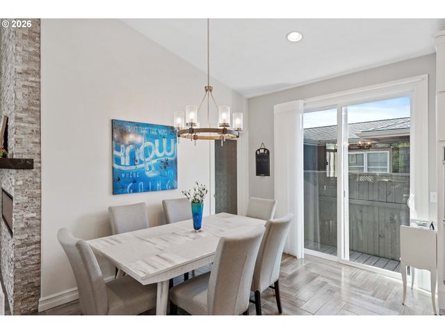 3220 Natalie Way, Bandon, OR 97411
