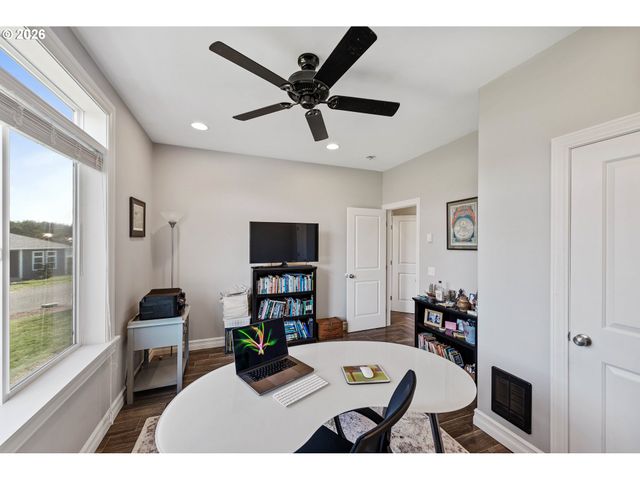 3220 Natalie Way, Bandon, OR 97411