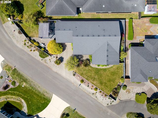 3220 Natalie Way, Bandon, OR 97411