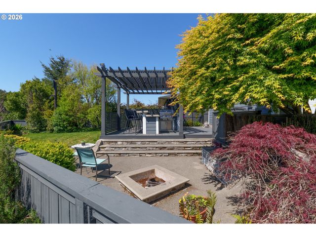 3220 Natalie Way, Bandon, OR 97411