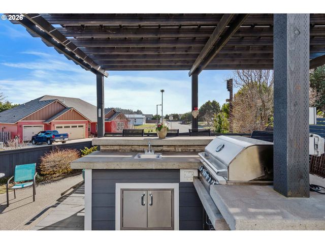 3220 Natalie Way, Bandon, OR 97411