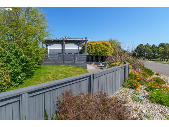 3220 Natalie Way, Bandon, OR 97411