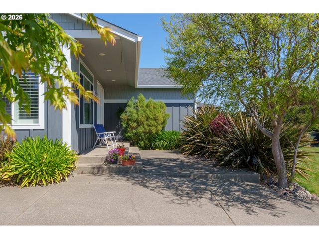 3220 Natalie Way, Bandon, OR 97411
