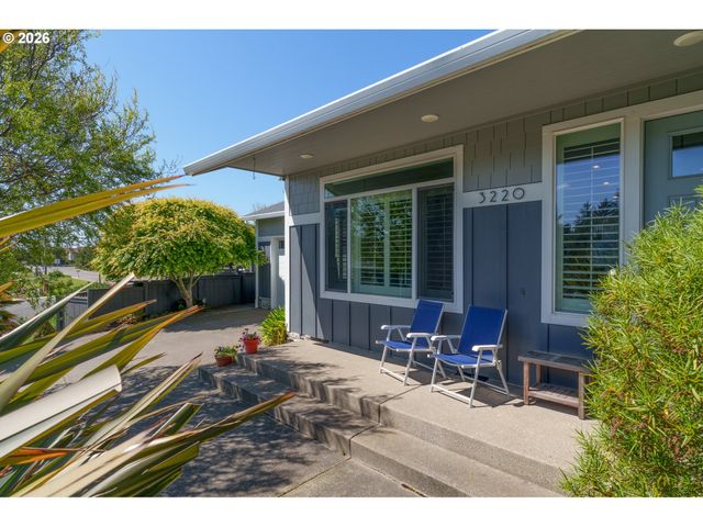 3220 Natalie Way, Bandon, OR 97411
