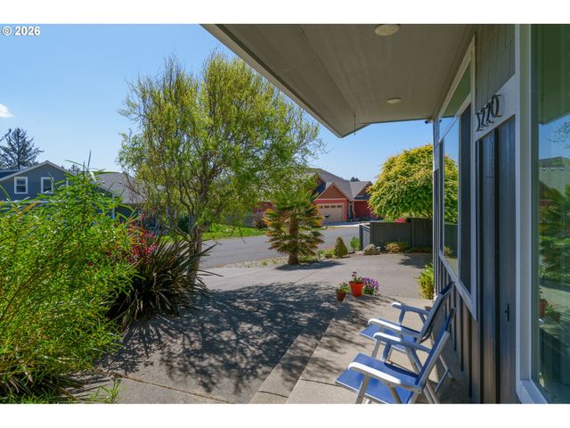 3220 Natalie Way, Bandon, OR 97411