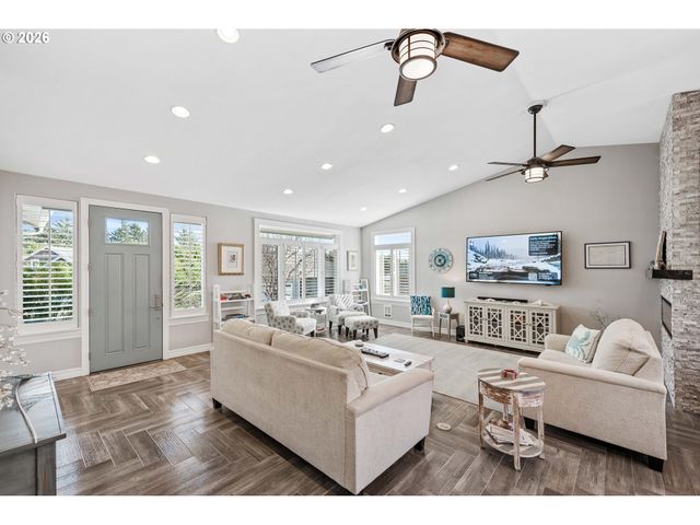 3220 Natalie Way, Bandon, OR 97411