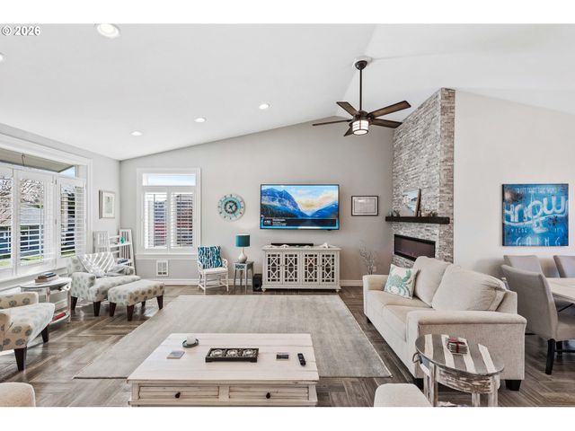 3220 Natalie Way, Bandon, OR 97411