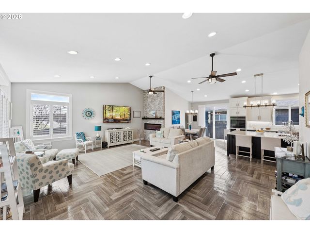 3220 Natalie Way, Bandon, OR 97411