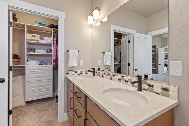2671 N HETON Ln, Liberty Lake, WA 99019