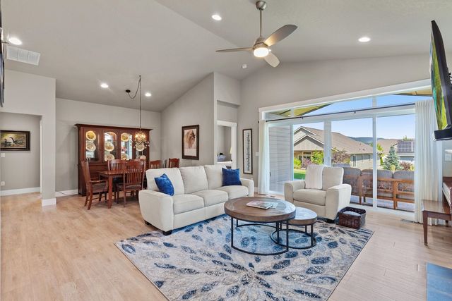 2671 N HETON Ln, Liberty Lake, WA 99019