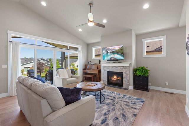 2671 N HETON Ln, Liberty Lake, WA 99019