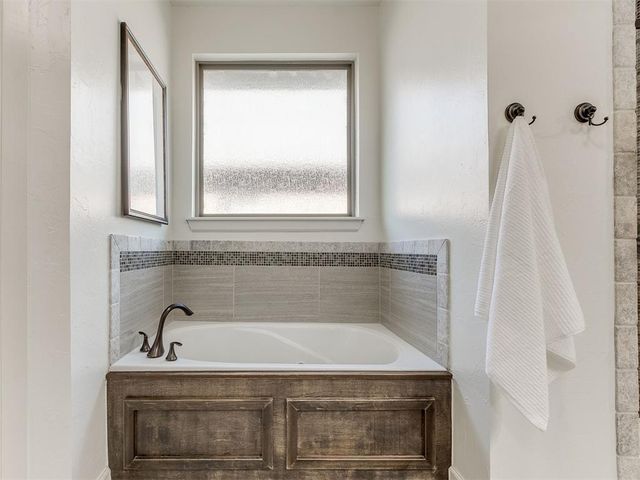 18528 Haslemere Lane, Edmond, OK 73012