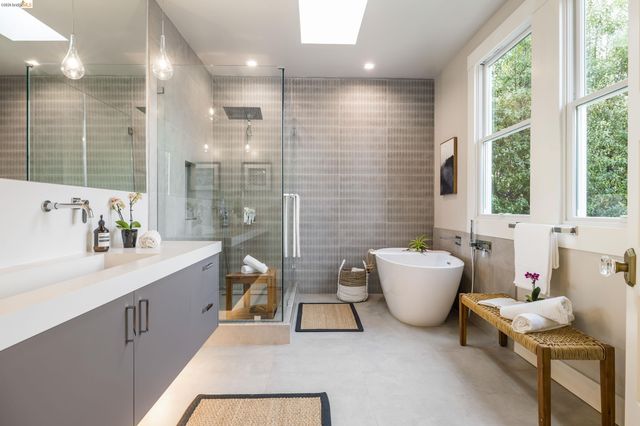 636 56Th St, Oakland, CA 94609