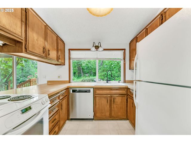 2811 GREENTREE Way, Eugene, OR 97405