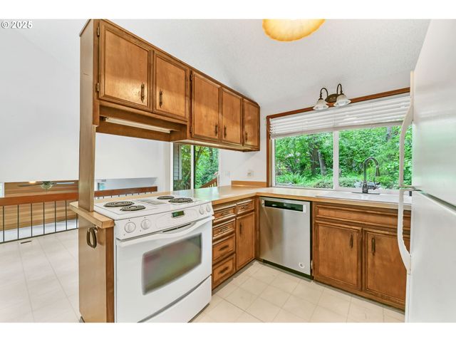 2811 GREENTREE Way, Eugene, OR 97405