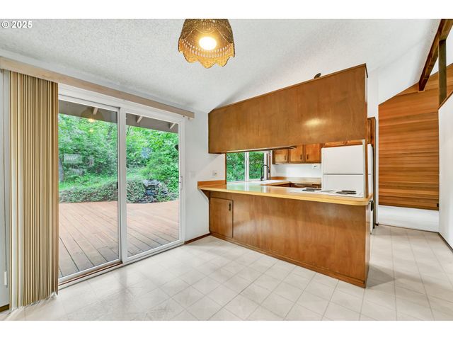 2811 GREENTREE Way, Eugene, OR 97405
