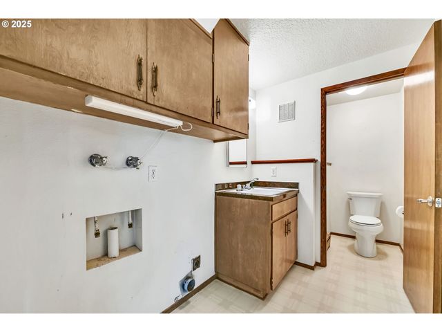 2811 GREENTREE Way, Eugene, OR 97405