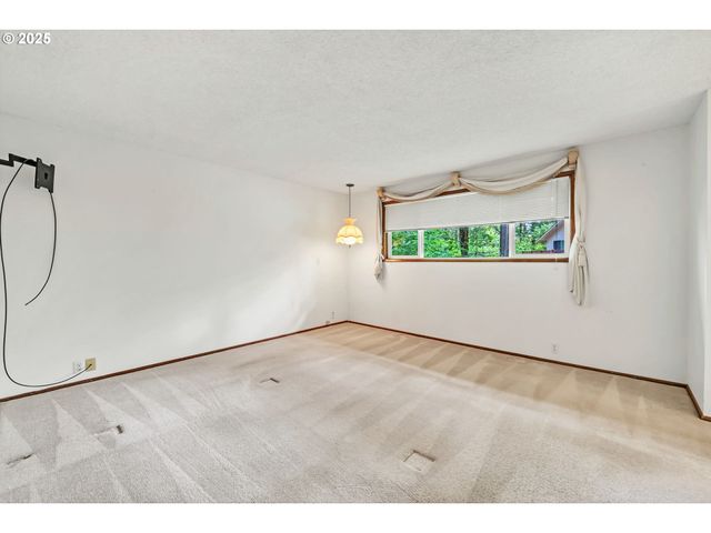 2811 GREENTREE Way, Eugene, OR 97405