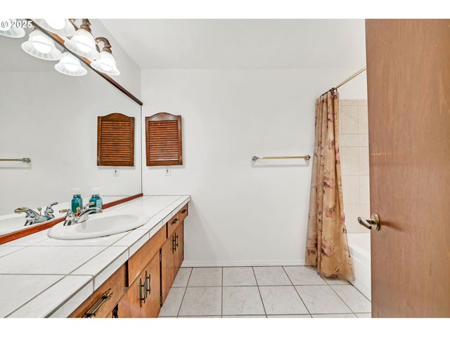 2811 GREENTREE Way, Eugene, OR 97405