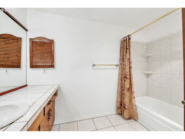 2811 GREENTREE Way, Eugene, OR 97405