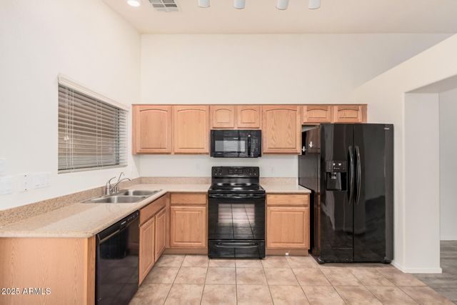 103 S BIRDIE Way, Casa Grande, AZ 85194